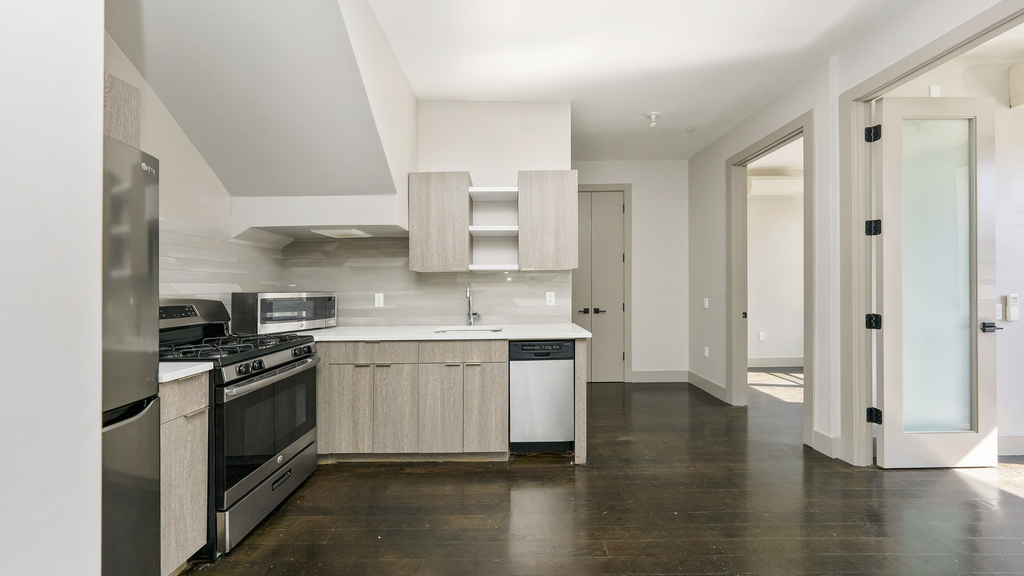 85 Stanhope St - Photo 1