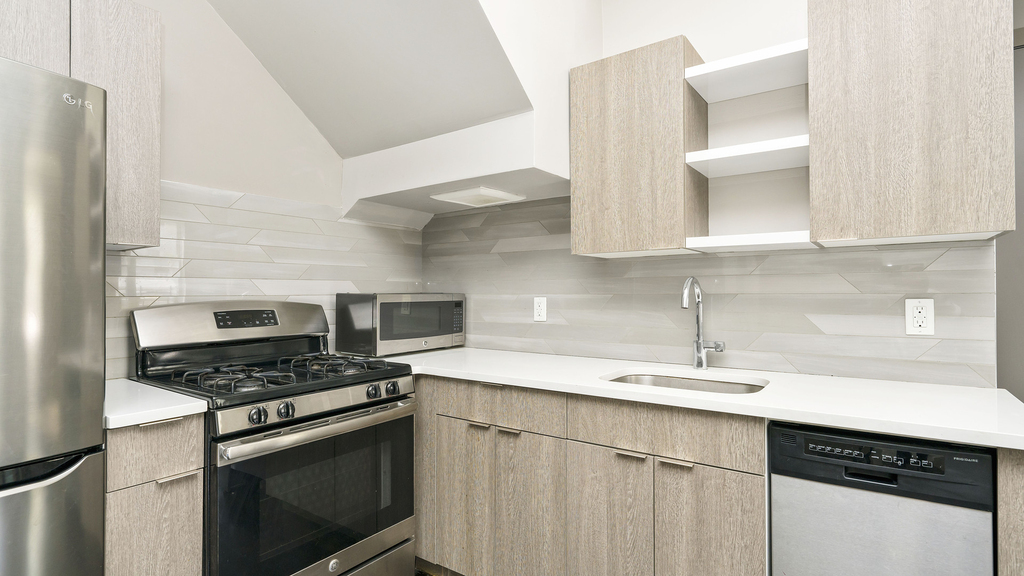 85 Stanhope St - Photo 3