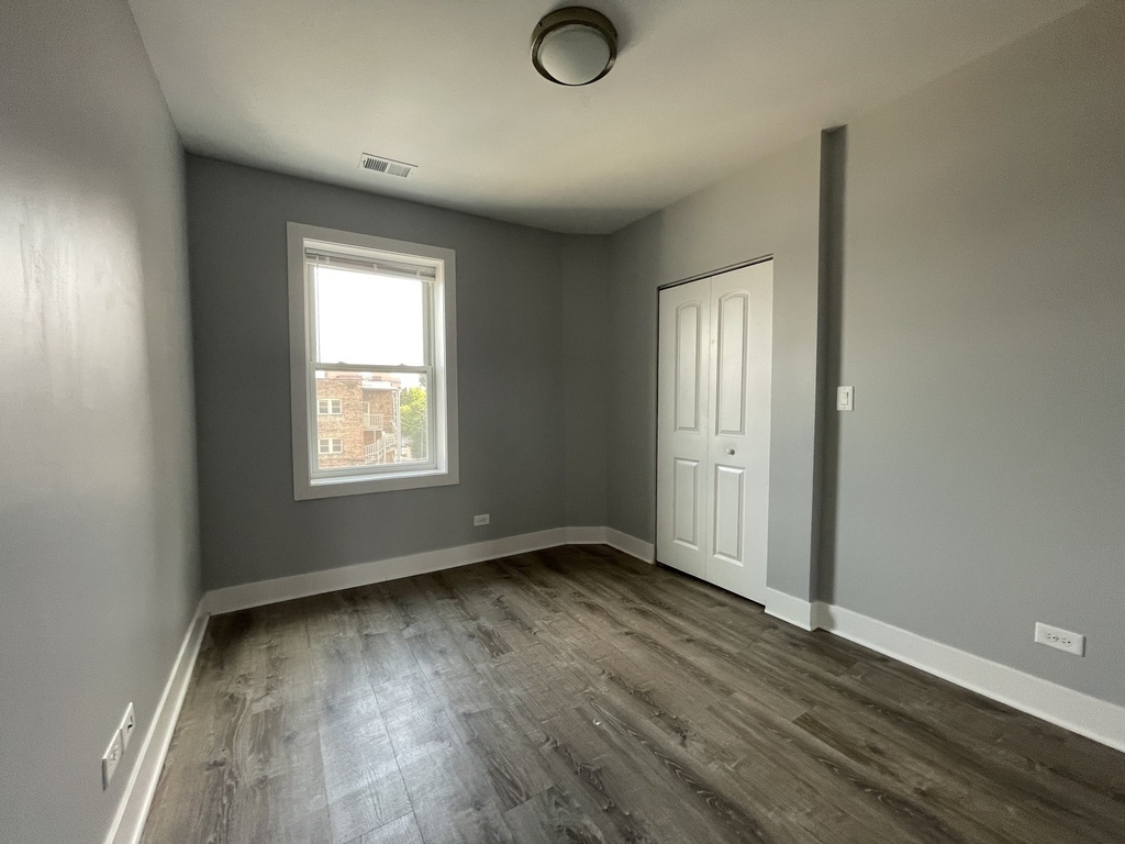 722 N Austin Boulevard - Photo 6