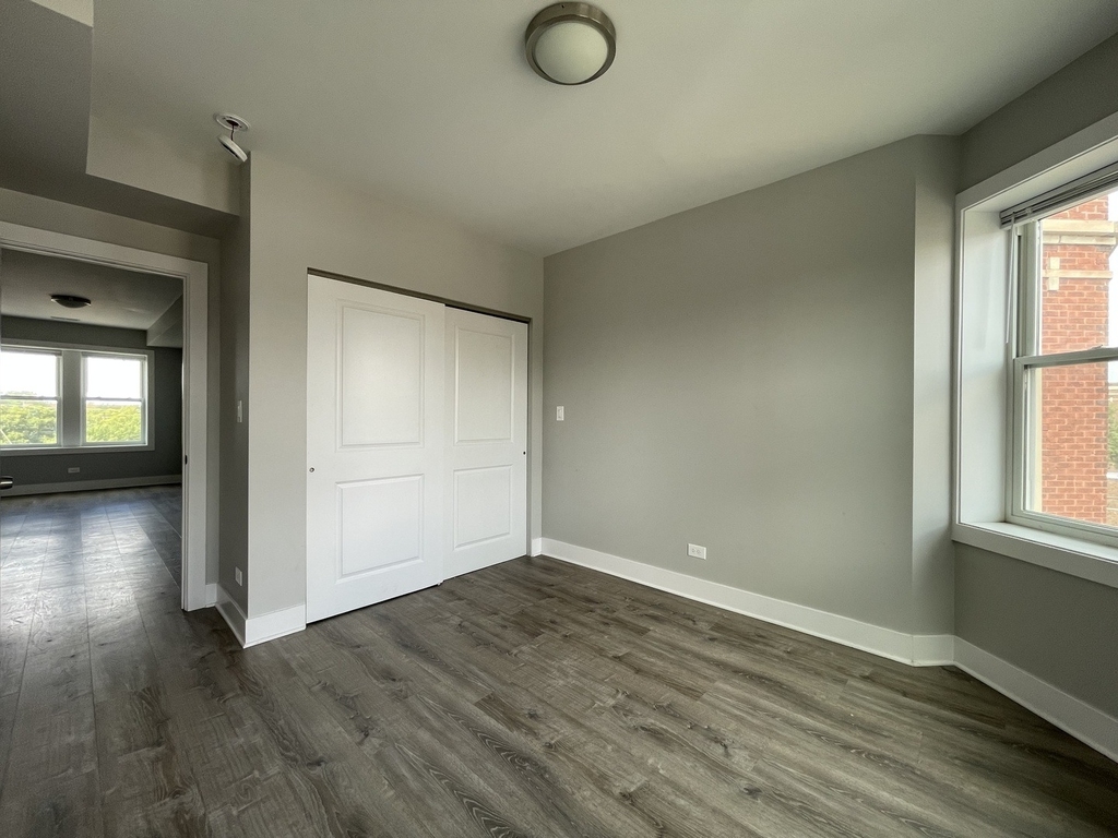 722 N Austin Boulevard - Photo 9