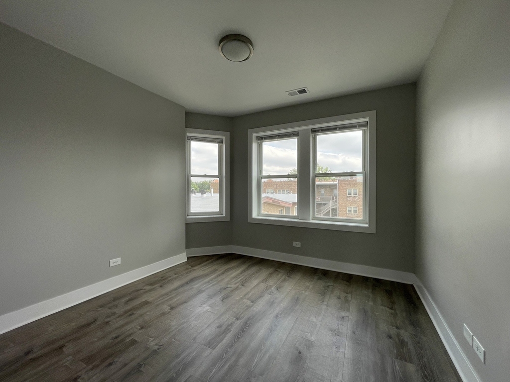 722 N Austin Boulevard - Photo 8