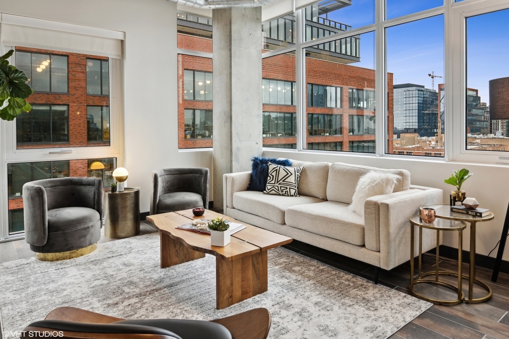 171 N Aberdeen Street - Photo 3