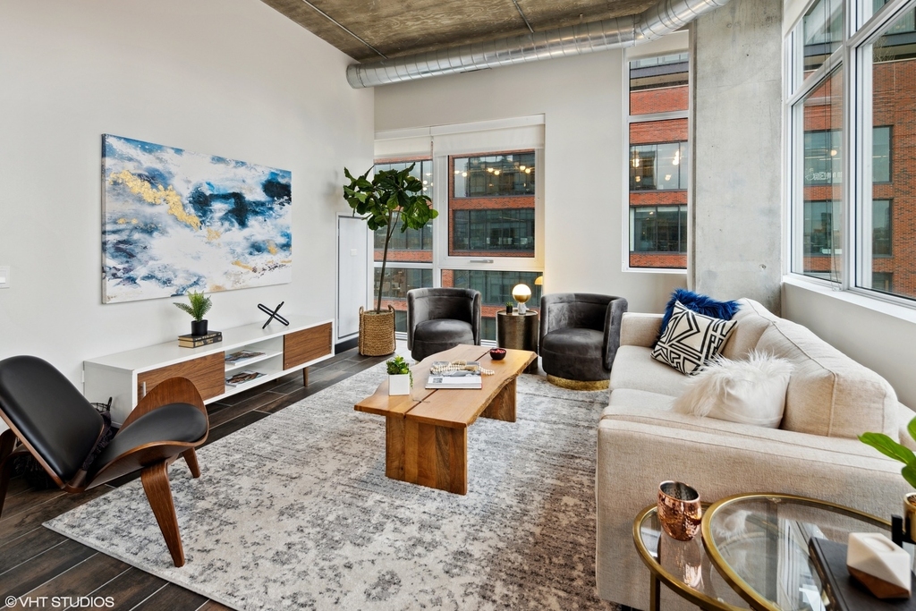 171 N Aberdeen Street - Photo 2