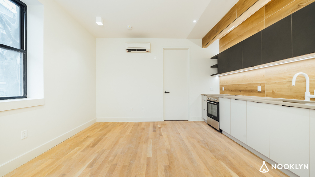 312 Devoe St - Photo 0