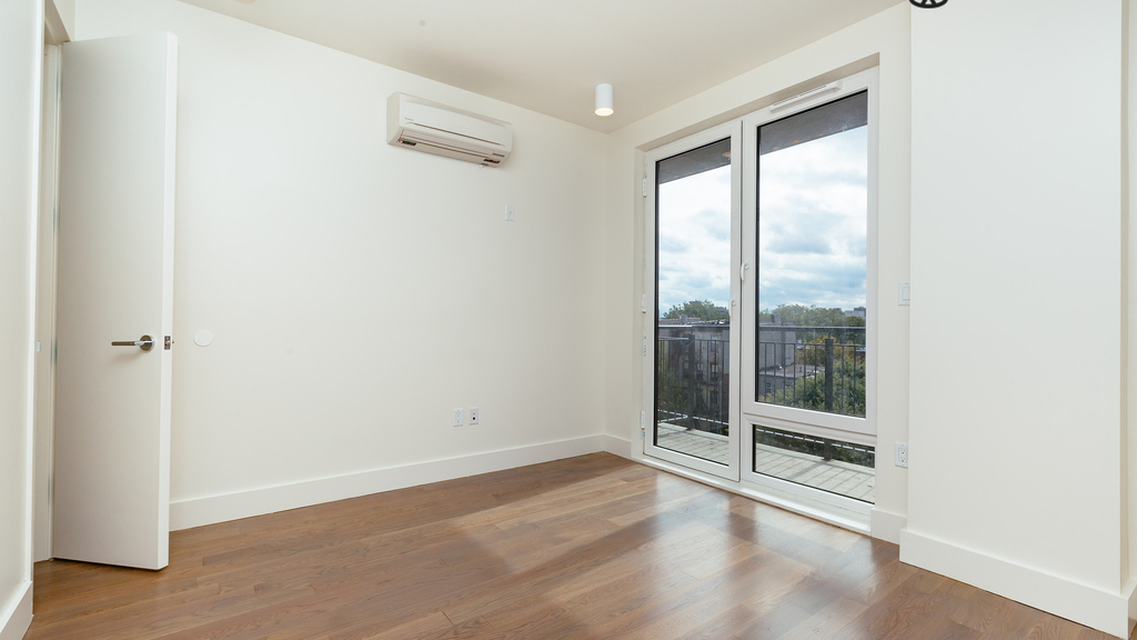 1068 Fulton St - Photo 3