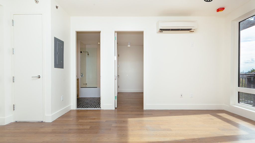 1068 Fulton St - Photo 4