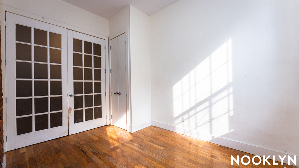 243 Irving Ave - Photo 14