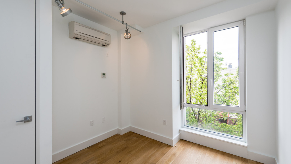 74 Maujer St - Photo 2