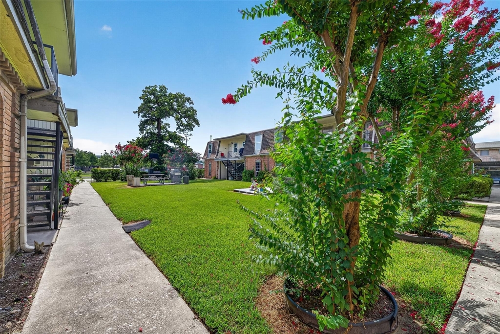 1220 Shadowdale Drive - Photo 32