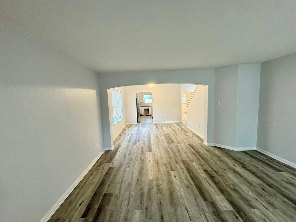1910 Plum Falls Lane - Photo 4