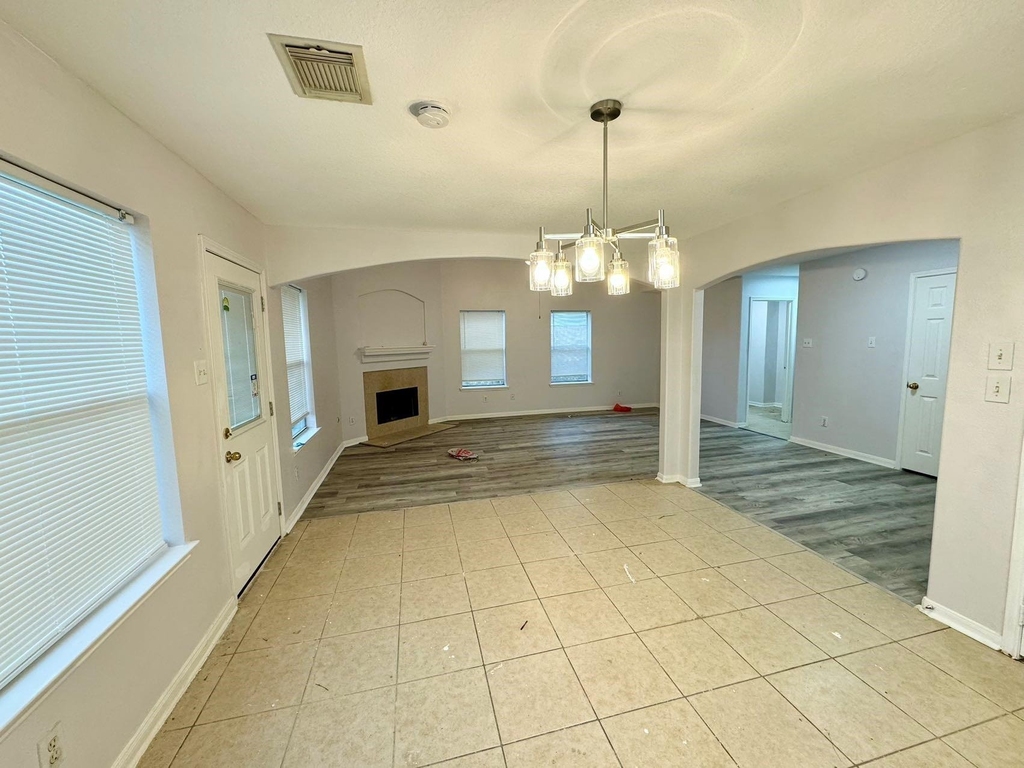 1910 Plum Falls Lane - Photo 10