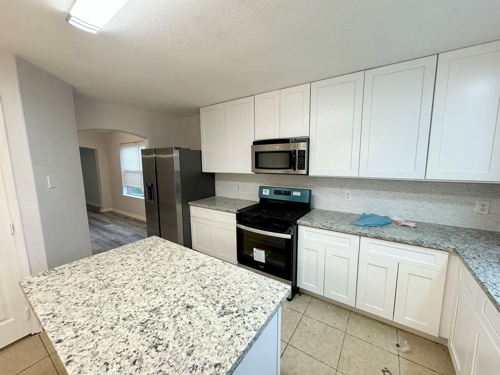 1910 Plum Falls Lane - Photo 8