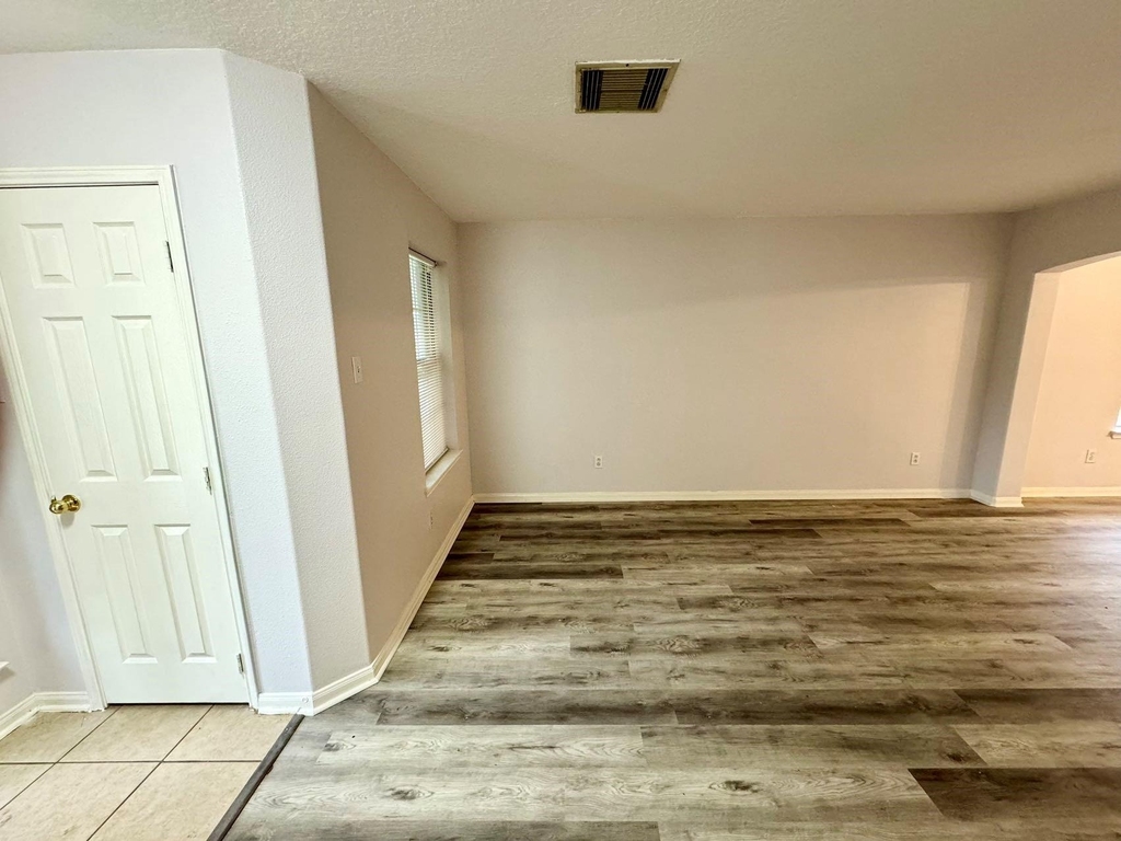 1910 Plum Falls Lane - Photo 3