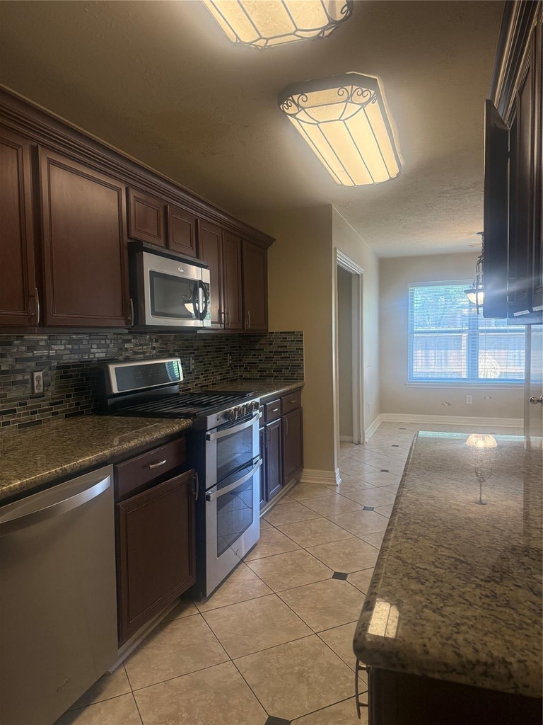 8210 Paddington Place Drive - Photo 3