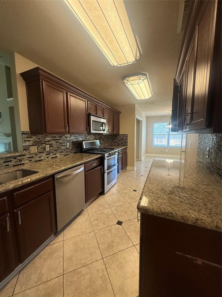 8210 Paddington Place Drive - Photo 4