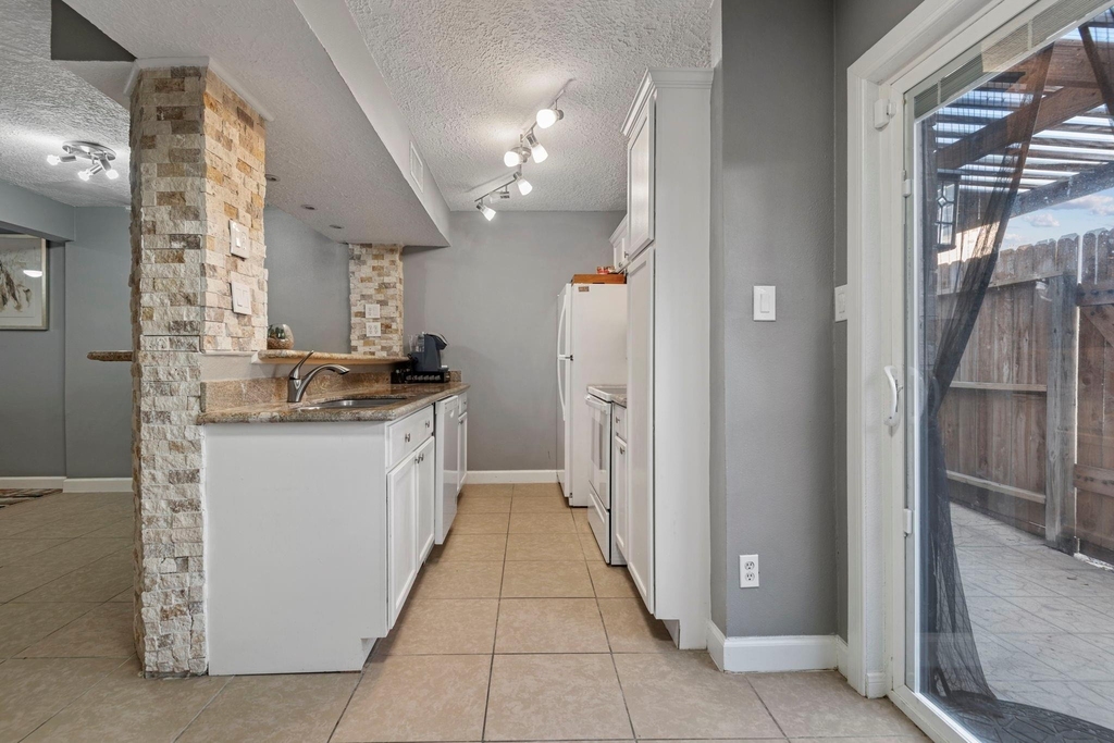6111 Beverly Hill Street - Photo 6