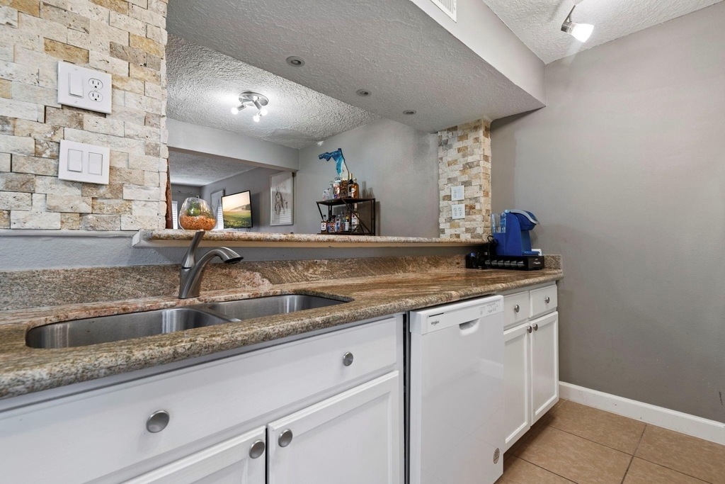 6111 Beverly Hill Street - Photo 7