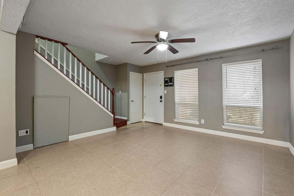 6111 Beverly Hill Street - Photo 2