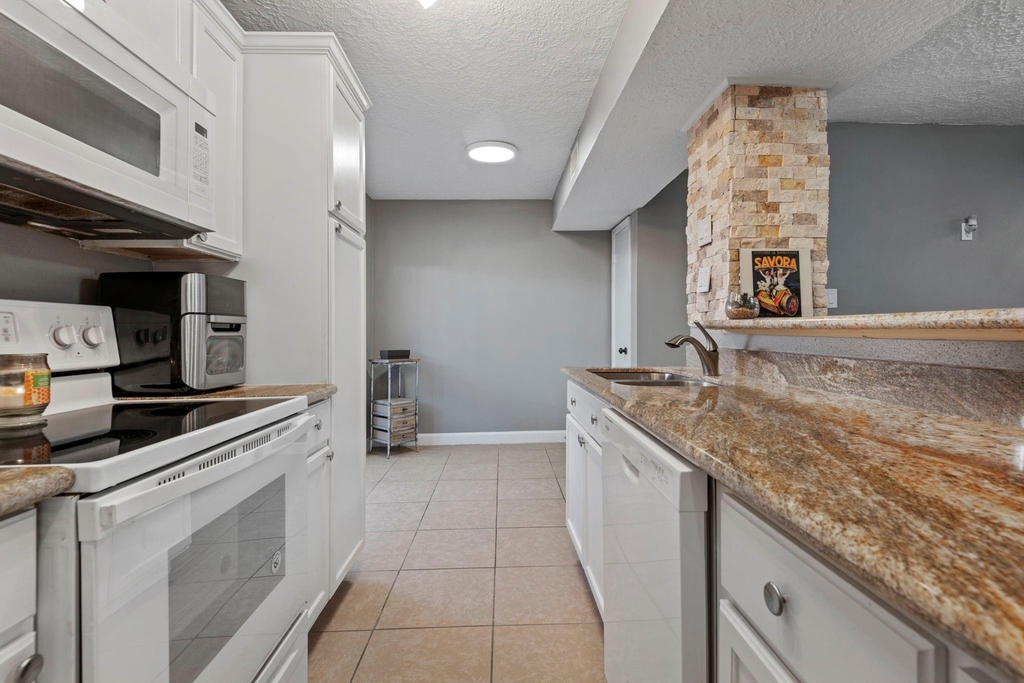 6111 Beverly Hill Street - Photo 5