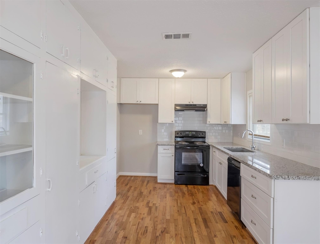 8248 Hartford Street - Photo 8