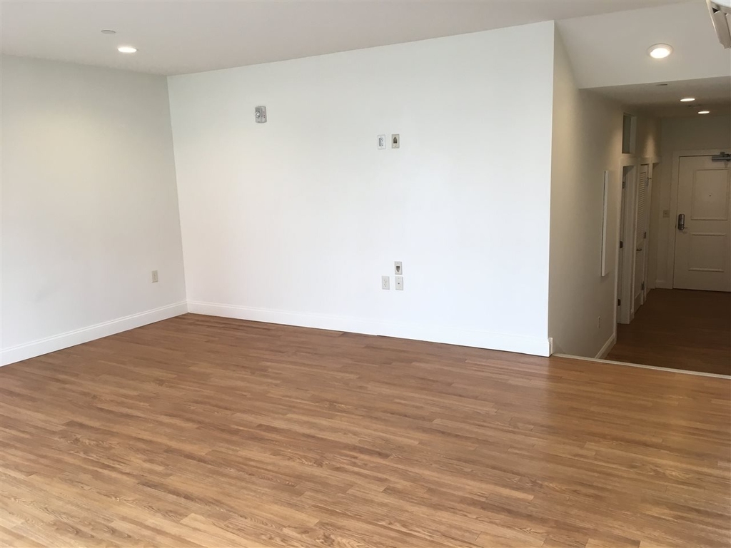 875 Elm - Photo 11