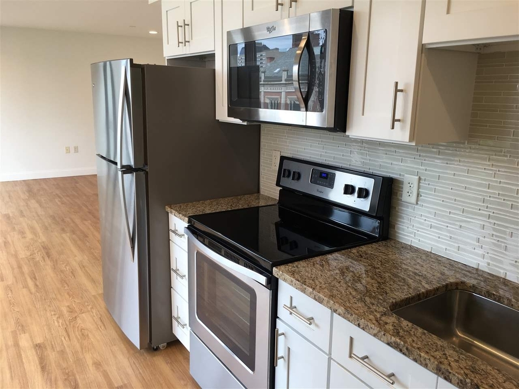875 Elm - Photo 20