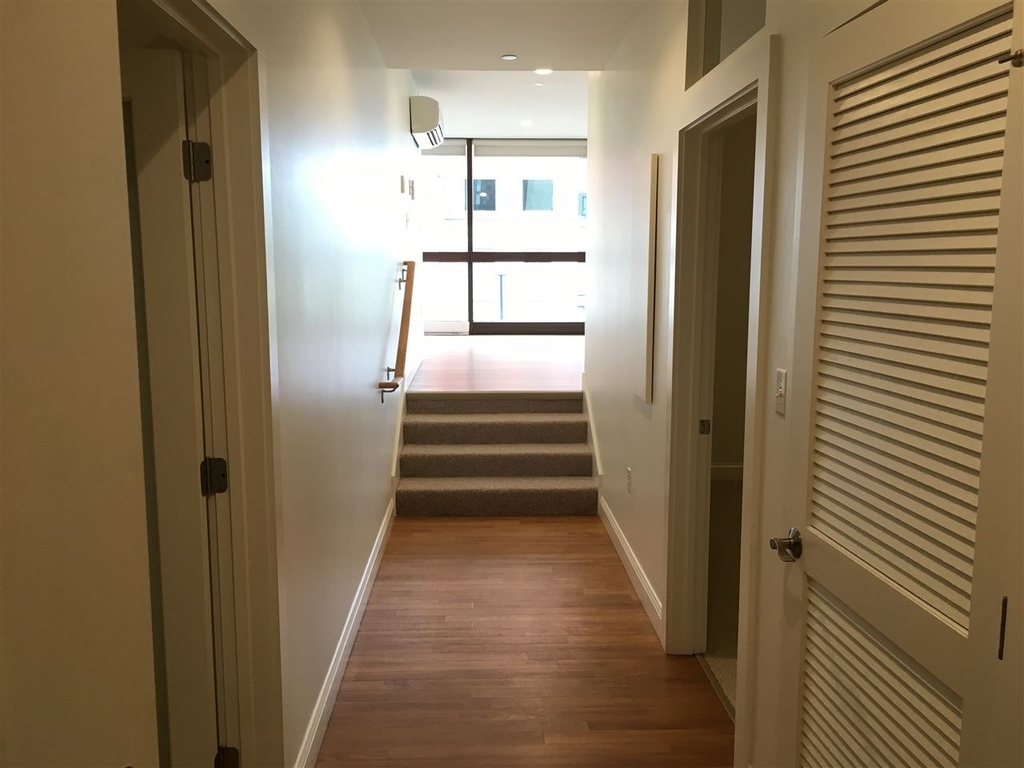 875 Elm - Photo 3
