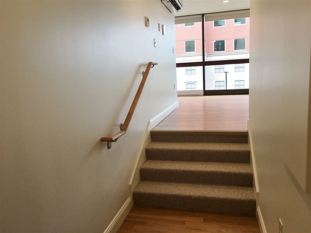 875 Elm - Photo 4