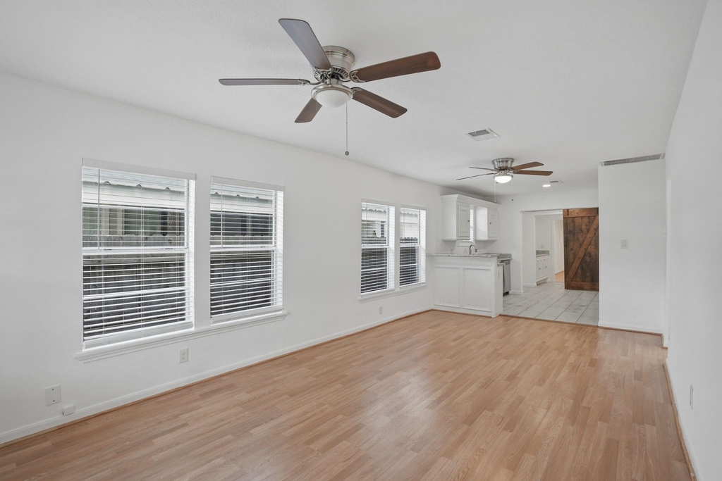 5315 Bell Street - Photo 2