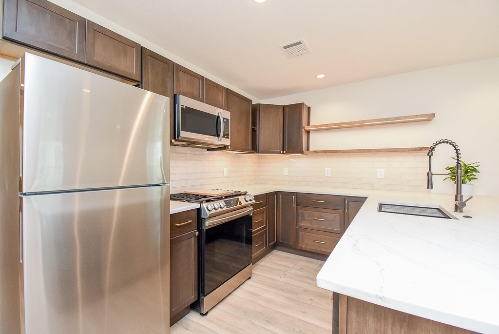2509 Terry Street - Photo 2