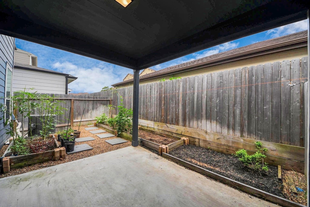 10325 Harmon Smith Drive - Photo 4