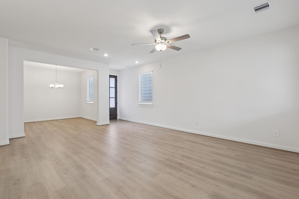 404 Sunrise Ranch Drive - Photo 2