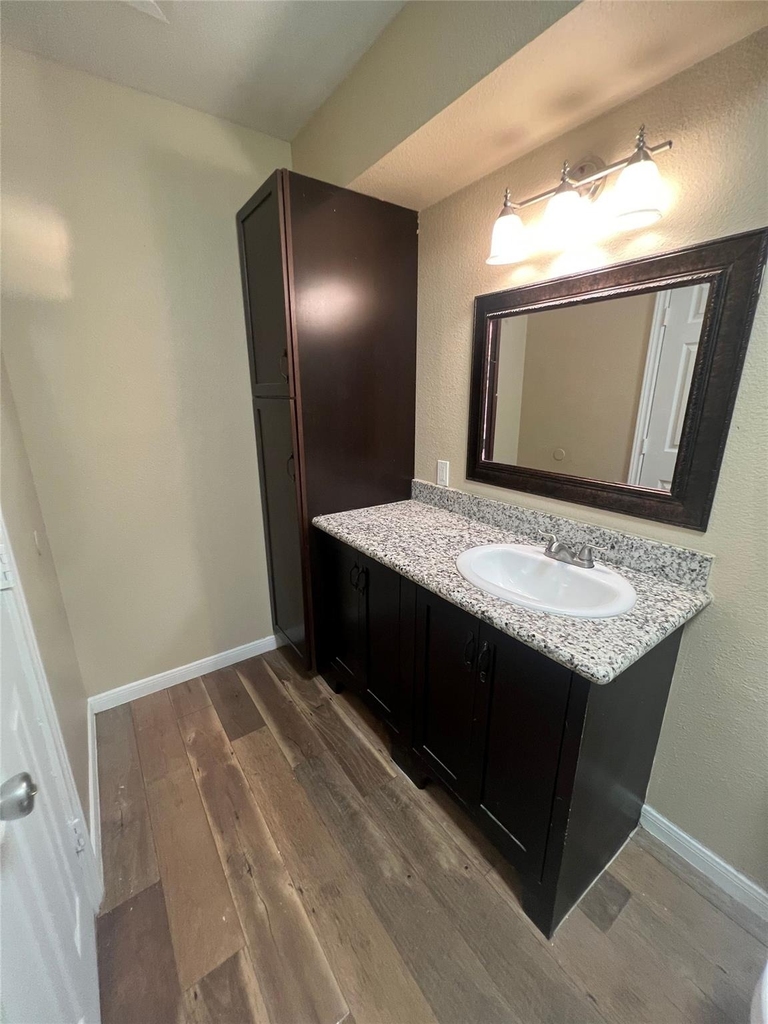 704 Ave B - Photo 8