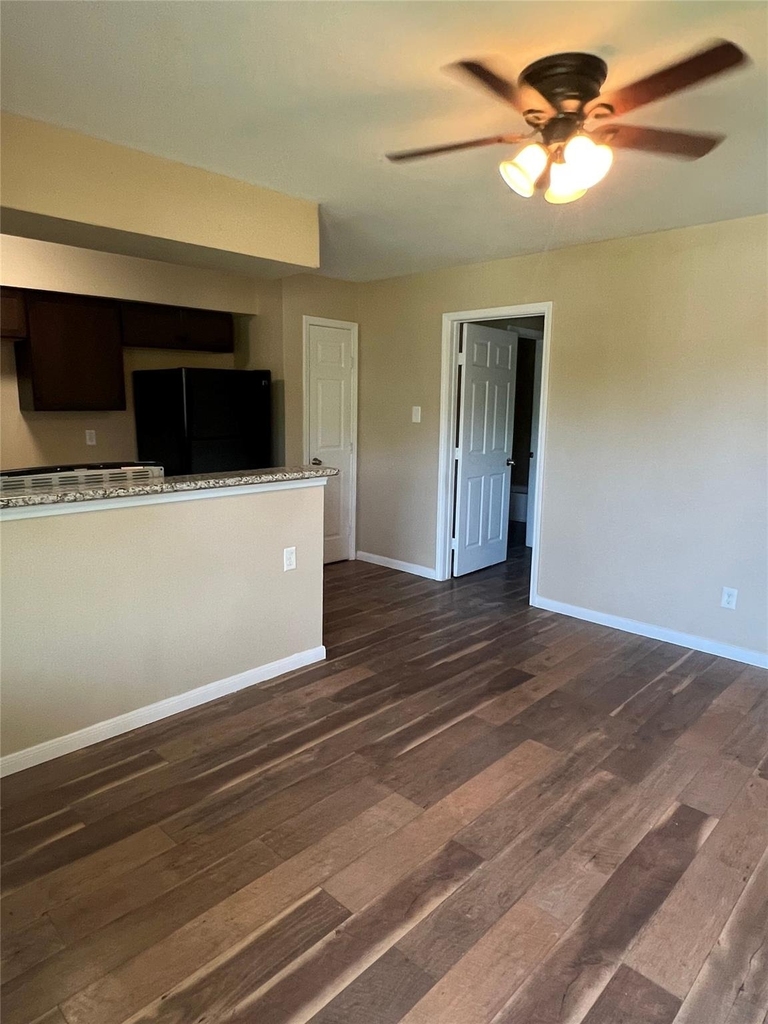 704 Ave B - Photo 6