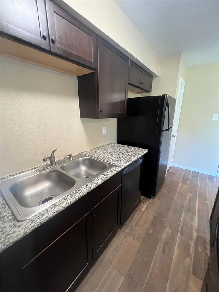 704 Ave B - Photo 1