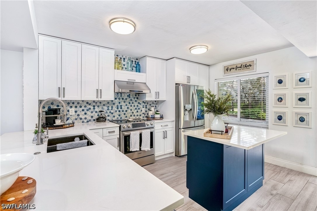 3001 Sandpiper Bay Circle - Photo 4