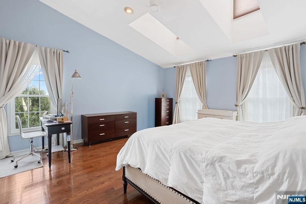 400 Manchester - Photo 10