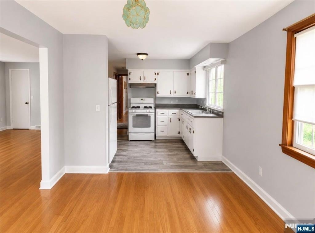 212 E Clinton - Photo 7