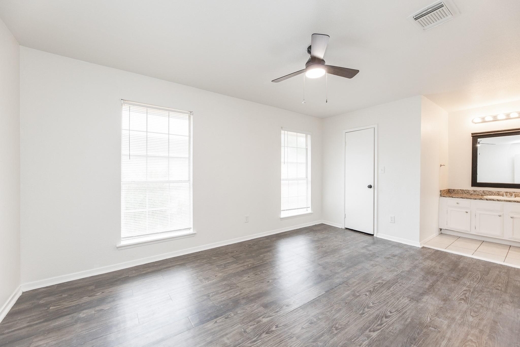 1902 Avenue B - Photo 15