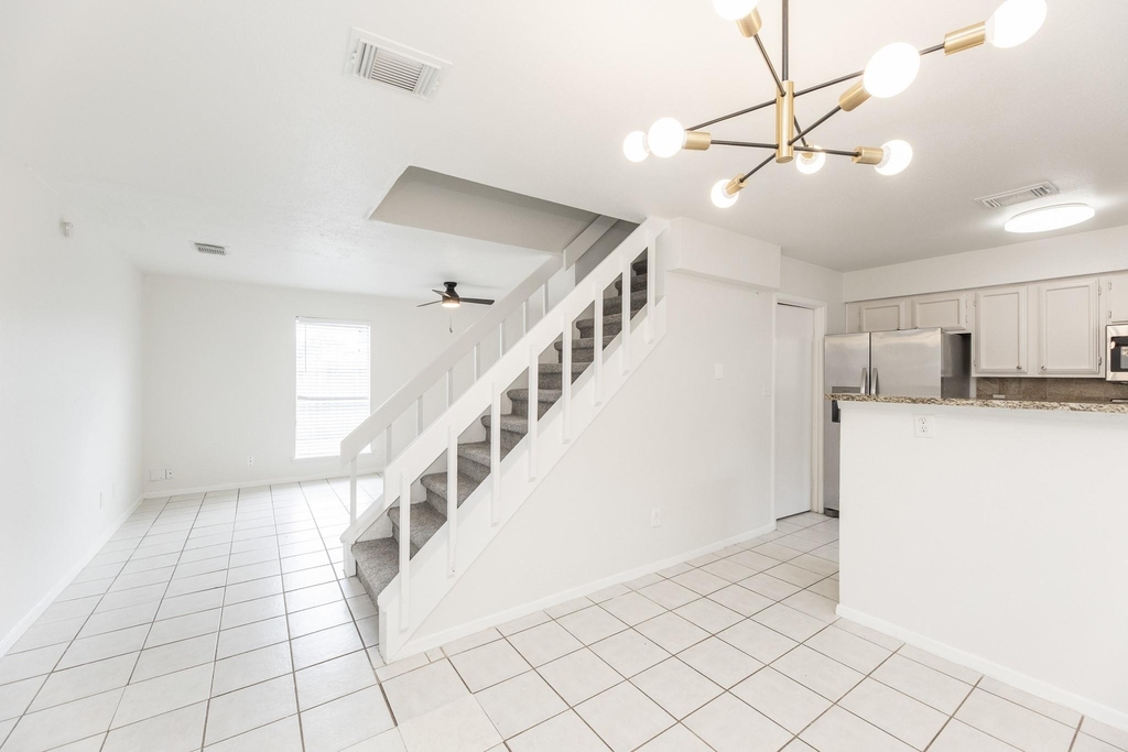 1902 Avenue B - Photo 2