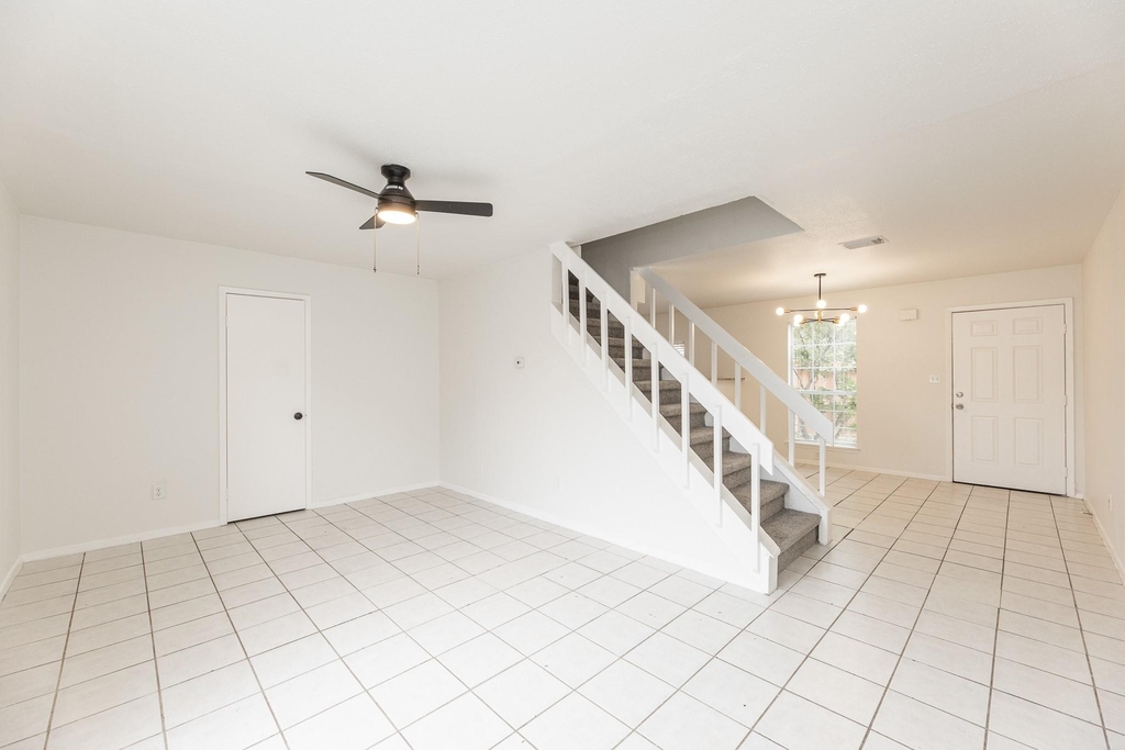 1902 Avenue B - Photo 10