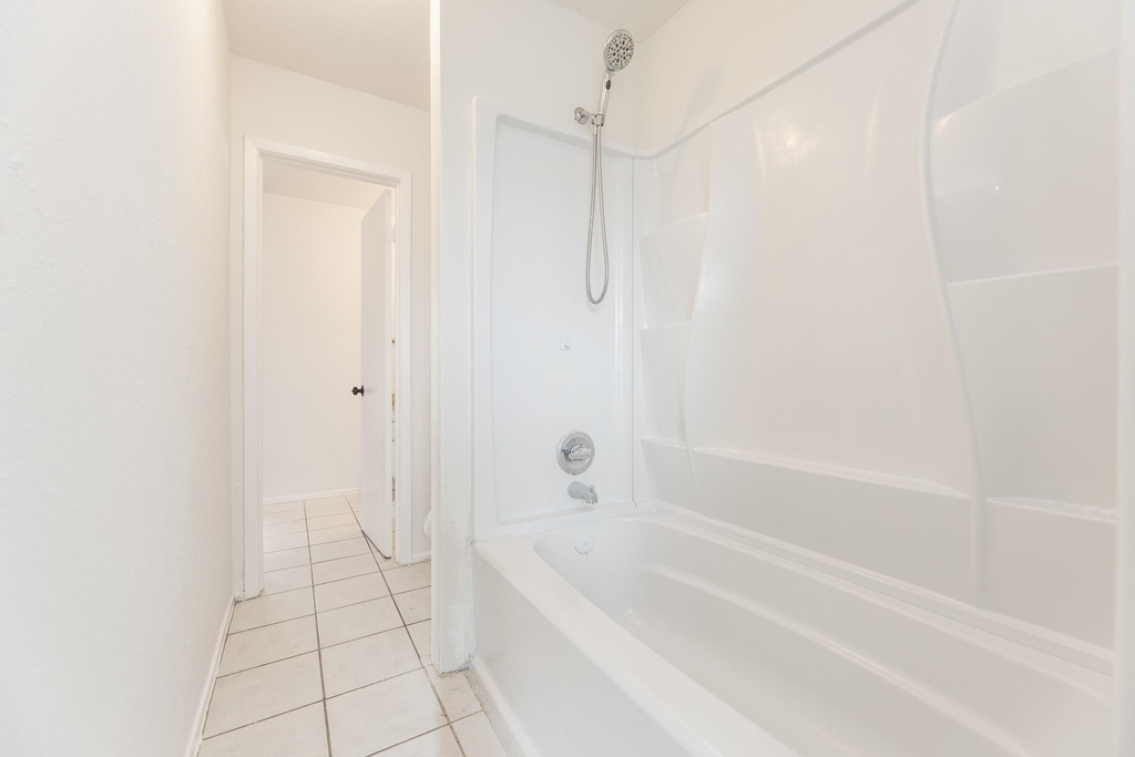 1902 Avenue B - Photo 20
