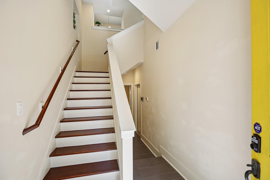 209 Burr Street - Photo 3