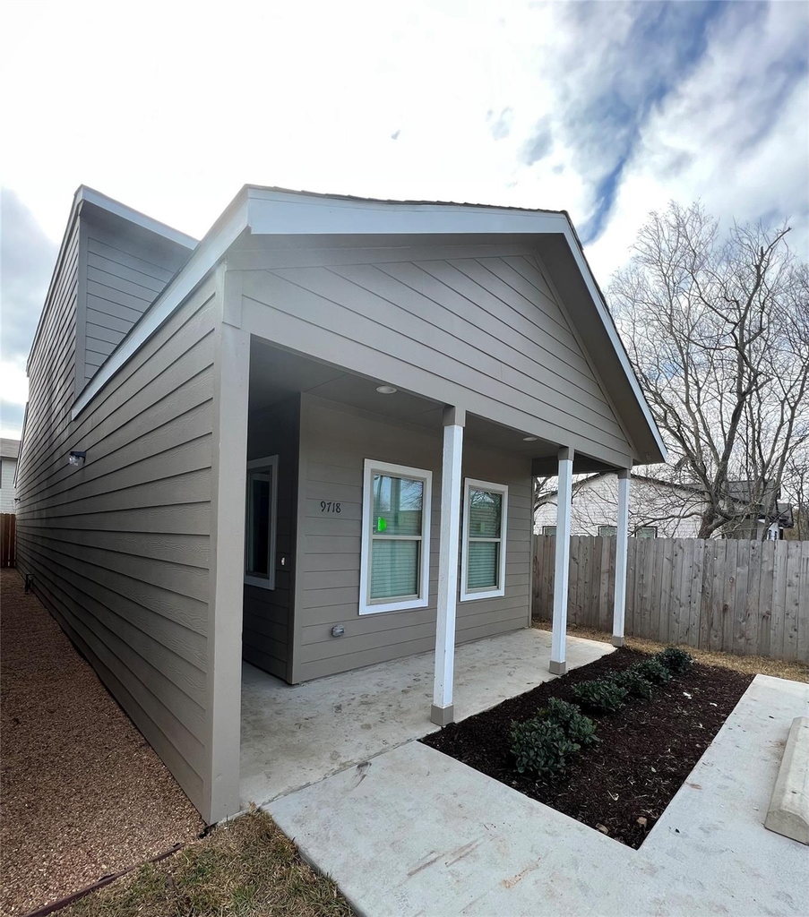 9720 Pelsey Street - Photo 0