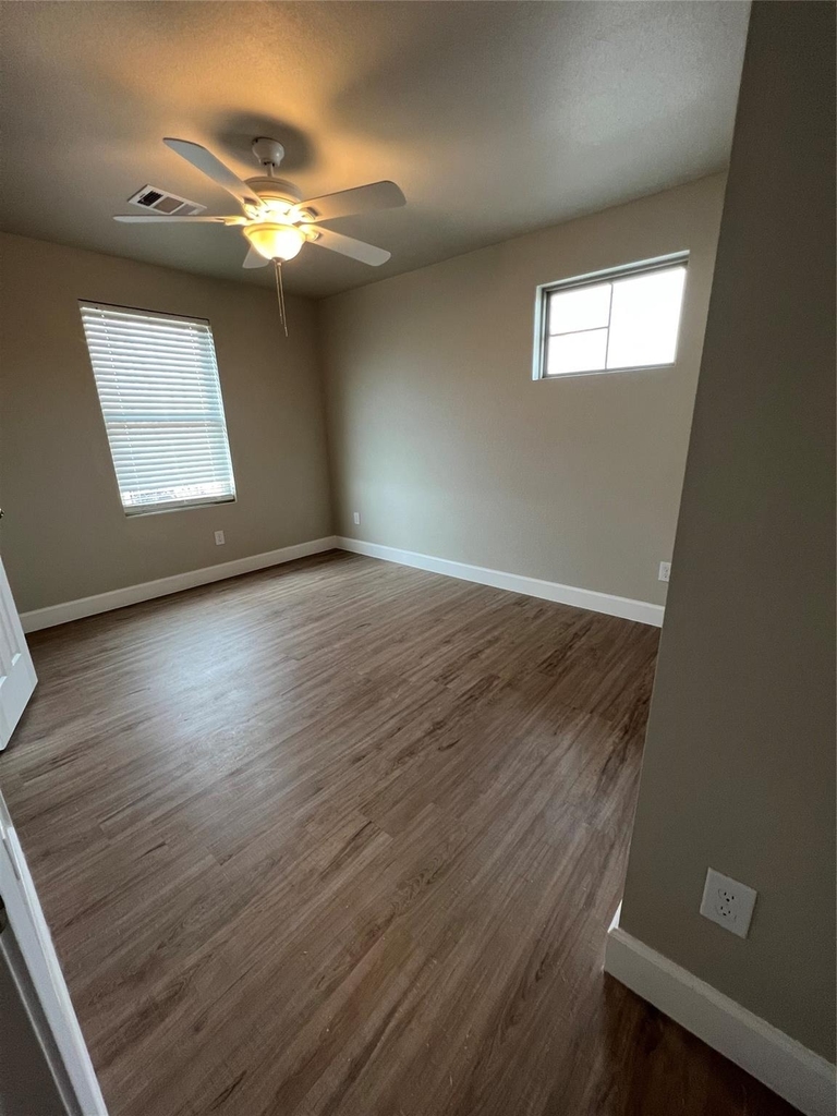 9720 Pelsey Street - Photo 6