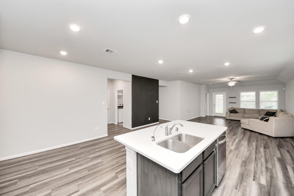 518 Ellwood Terrace Lane - Photo 9