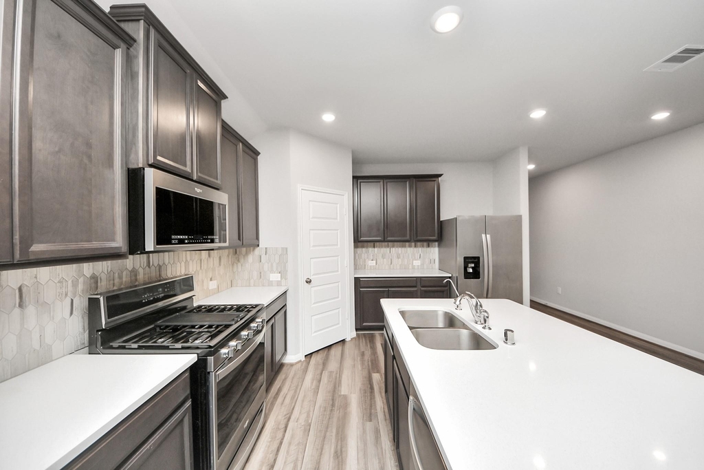 518 Ellwood Terrace Lane - Photo 8