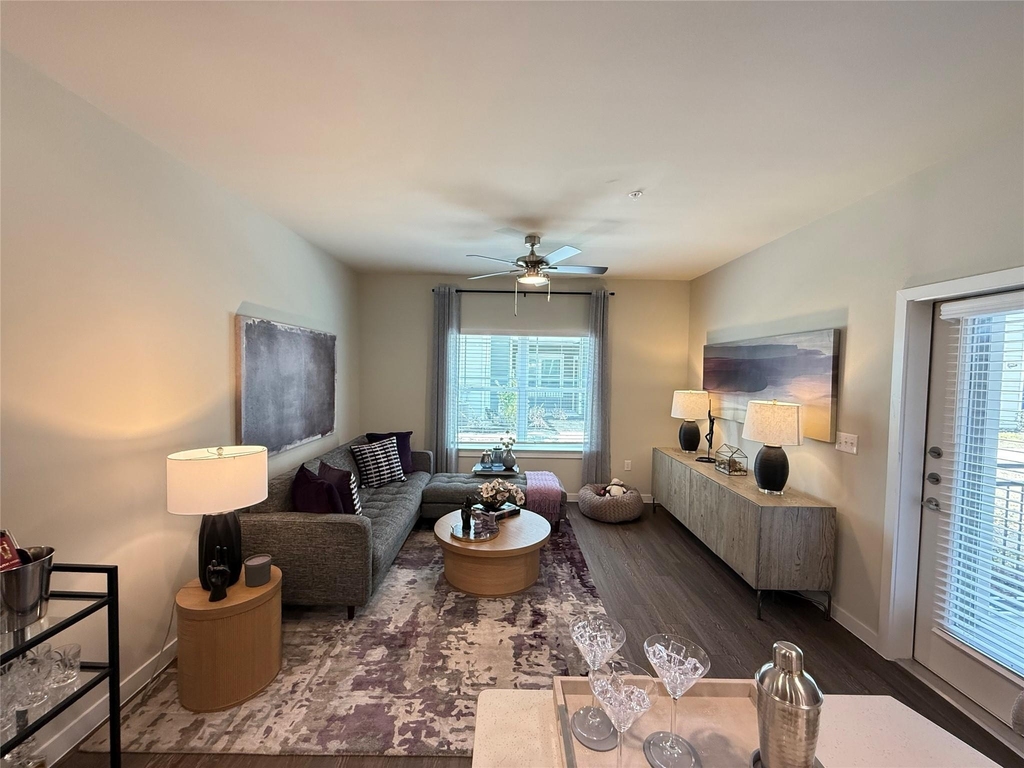 2102 Antoine Drive - Photo 3