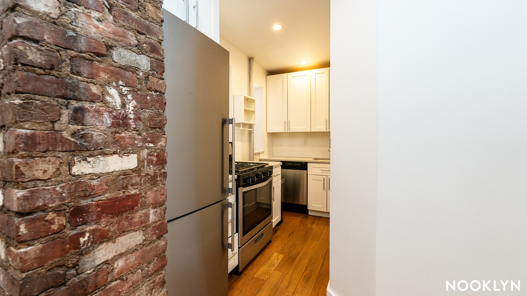 115 Carlton Ave - Photo 1