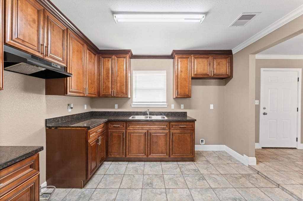 5646 Belmark Street - Photo 5